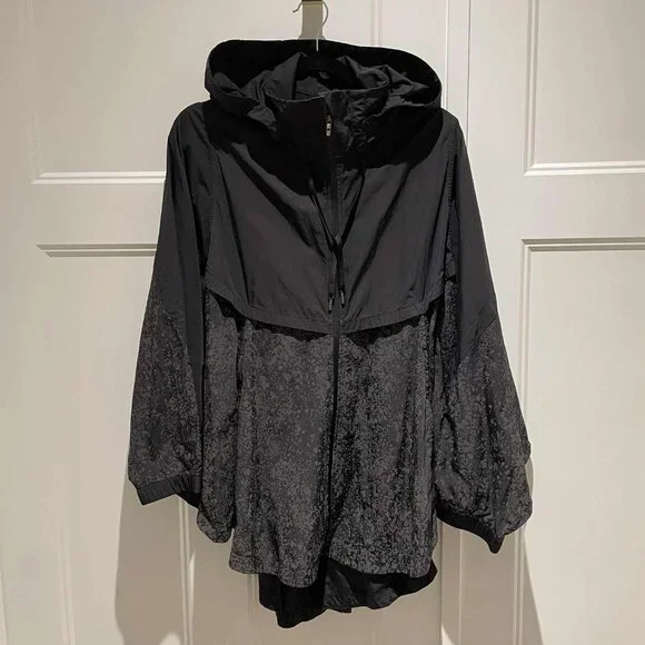 LULULEMON Ride & Reflect Cape/Jacket REFLECTIVE - Very Excellent Condition - Picture 8 of 16